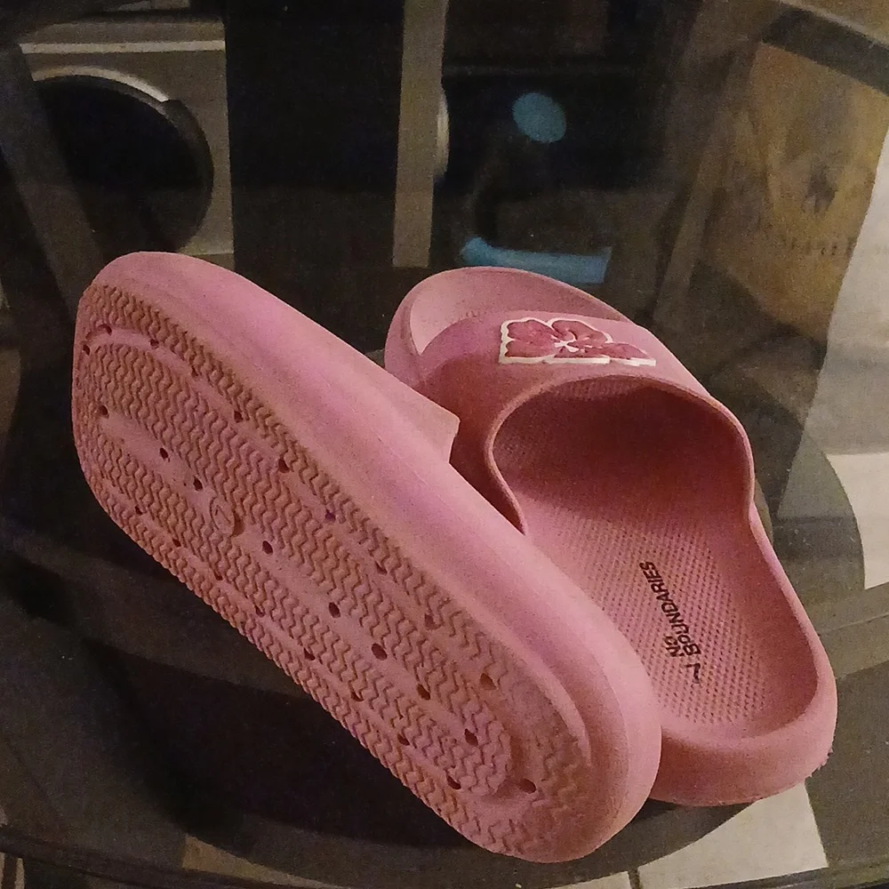 No Boundaries Comfort Slides